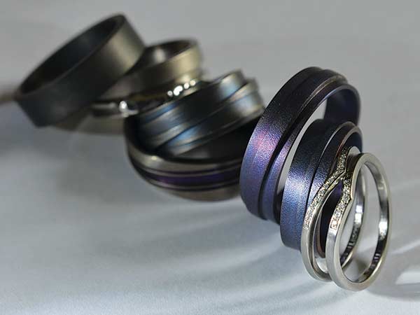 BOGDA Schmuck titanblau – Galerie für schmuck