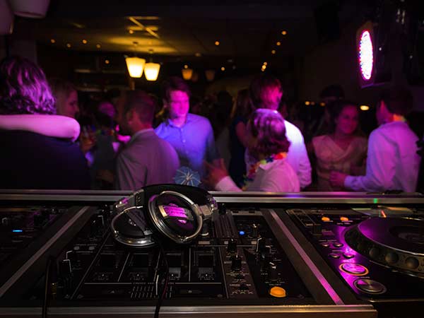 BLUE SOUND SERVICE
Hochzeits-DJ · musikalische Unterhaltung · Eventmodule und mehr
Glauchau